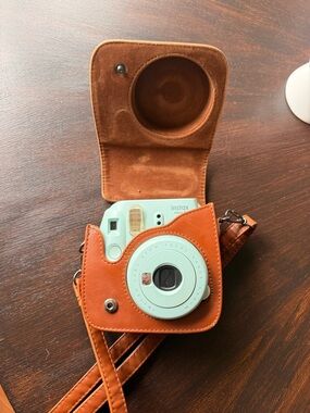 Fujifilm Instax Mini 9 Instant Camera in Mint with Brown Leather Case